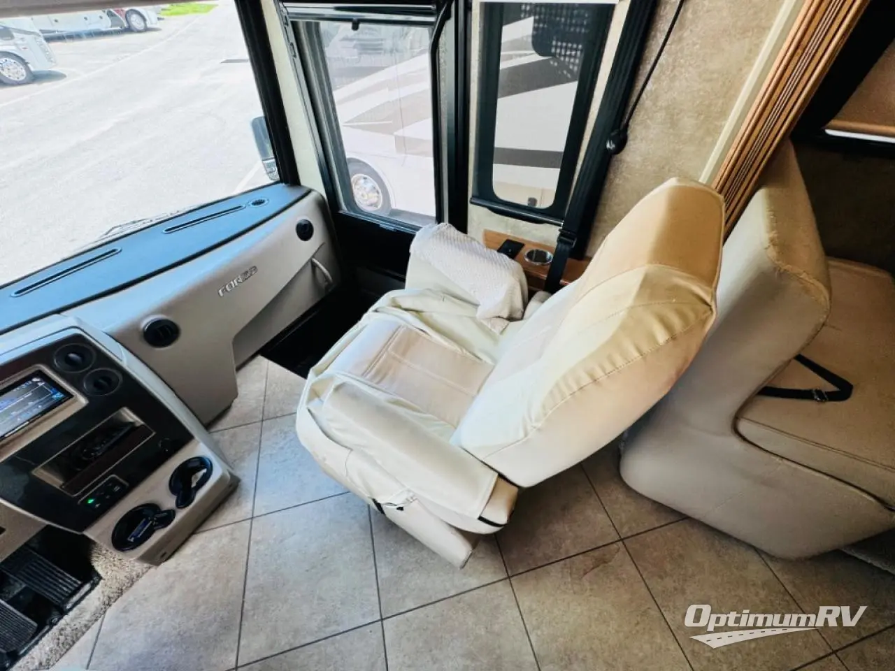 2016 Winnebago Forza 38R Photo 4