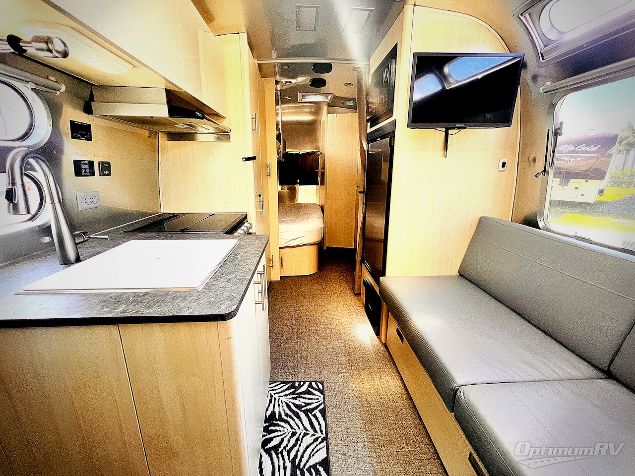 2021 Airstream Flying Cloud 23CB Photo 4