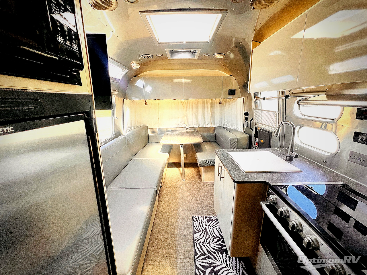 2021 Airstream Flying Cloud 23CB Photo 5