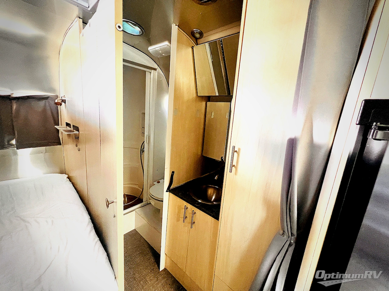 2021 Airstream Flying Cloud 23CB Photo 14