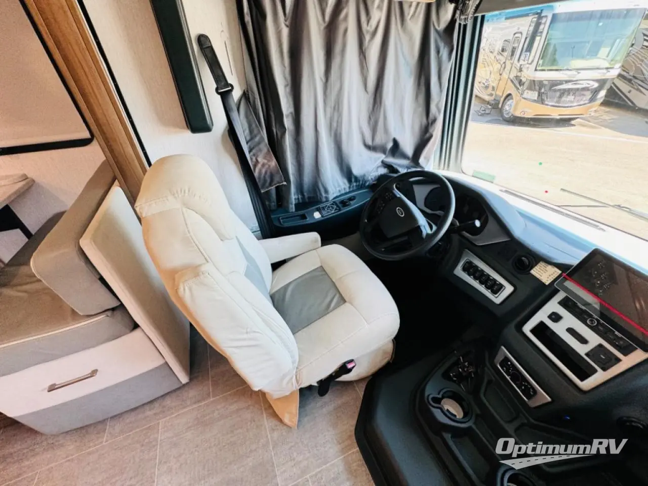 2021 Coachmen Encore 325SS Photo 4