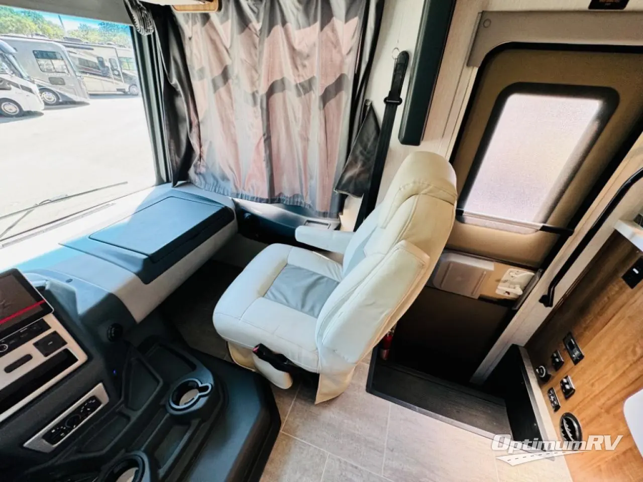 2021 Coachmen Encore 325SS Photo 5