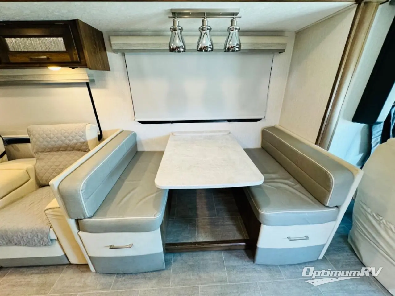 2021 Coachmen Encore 325SS Photo 13