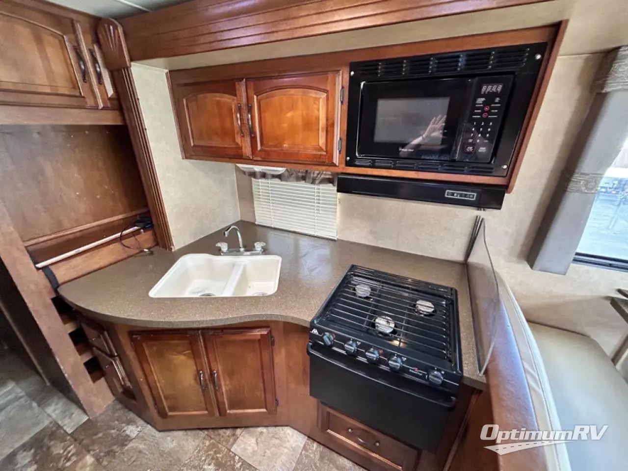 2013 Coachmen Mirada 29DS Photo 8