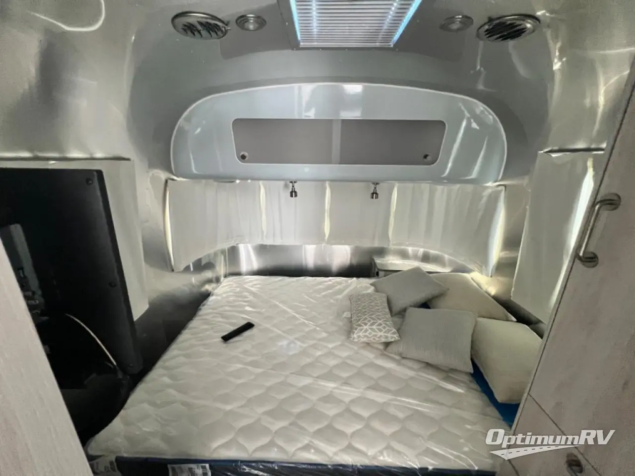 2023 Airstream International 23FB Photo 13