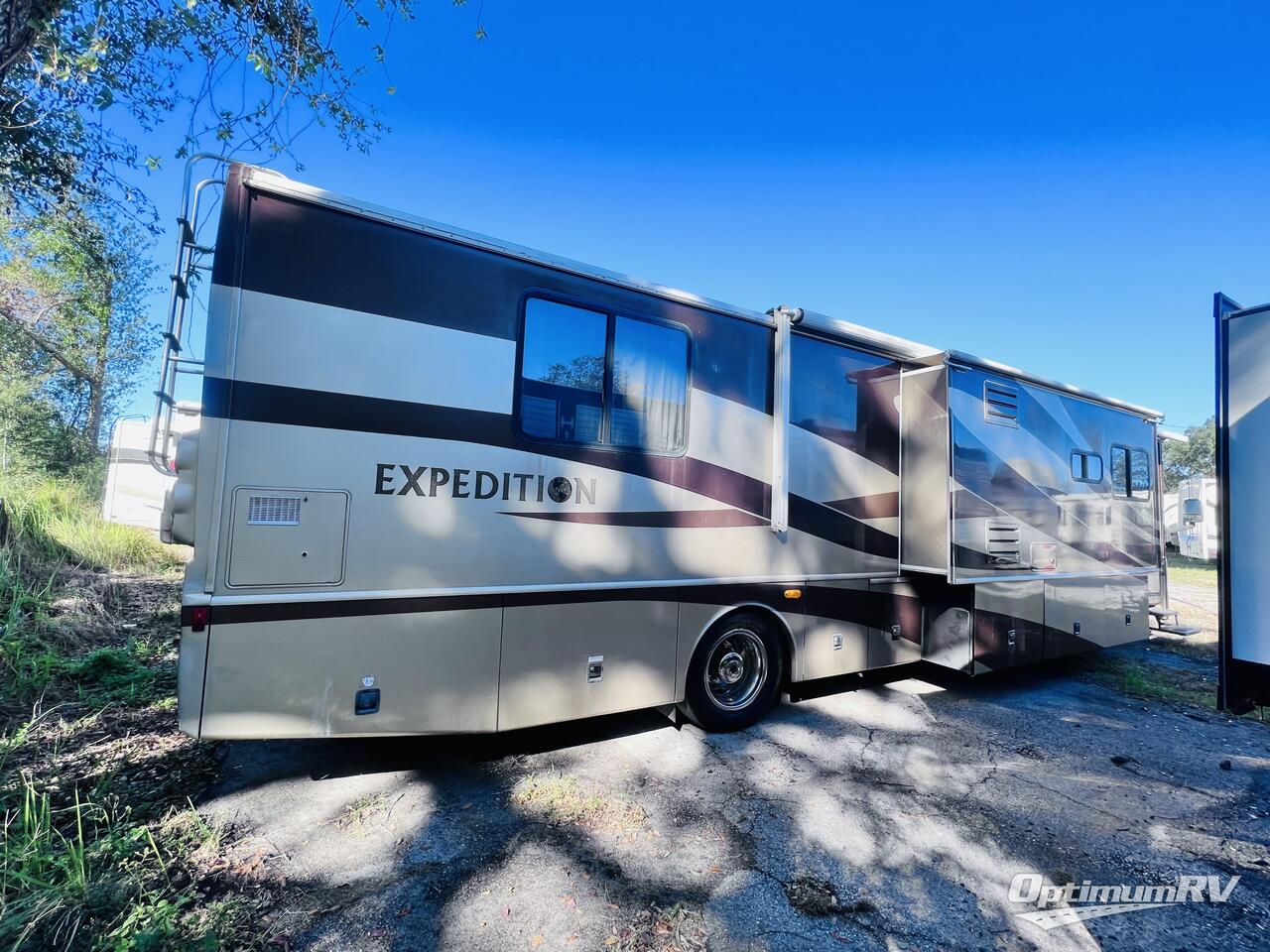 2005 Fleetwood Expedition 38N Photo 3