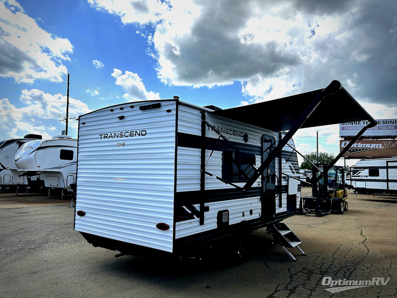 2025 Grand Design Transcend One 151RB Photo 2