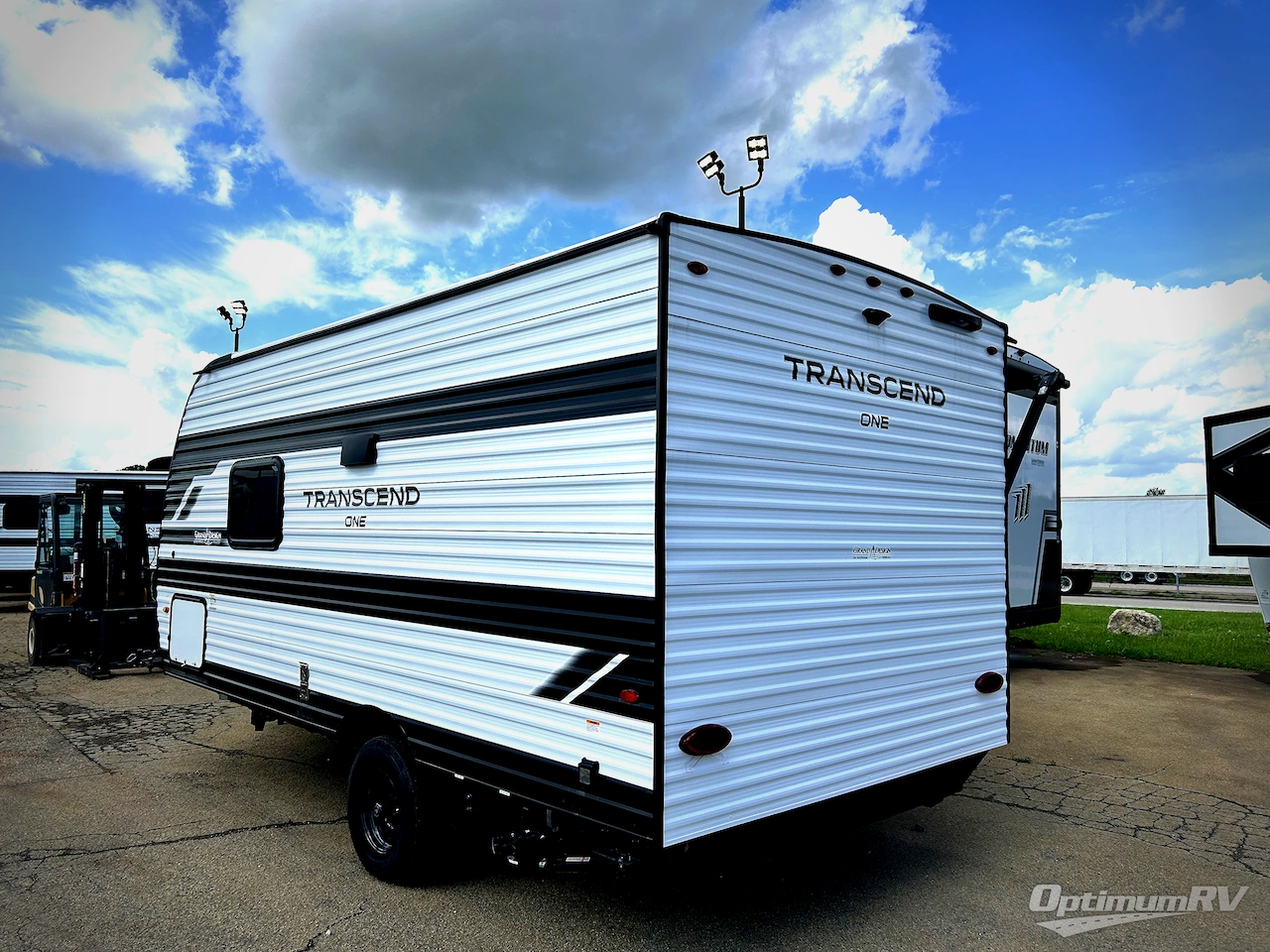 2025 Grand Design Transcend One 151RB Photo 3