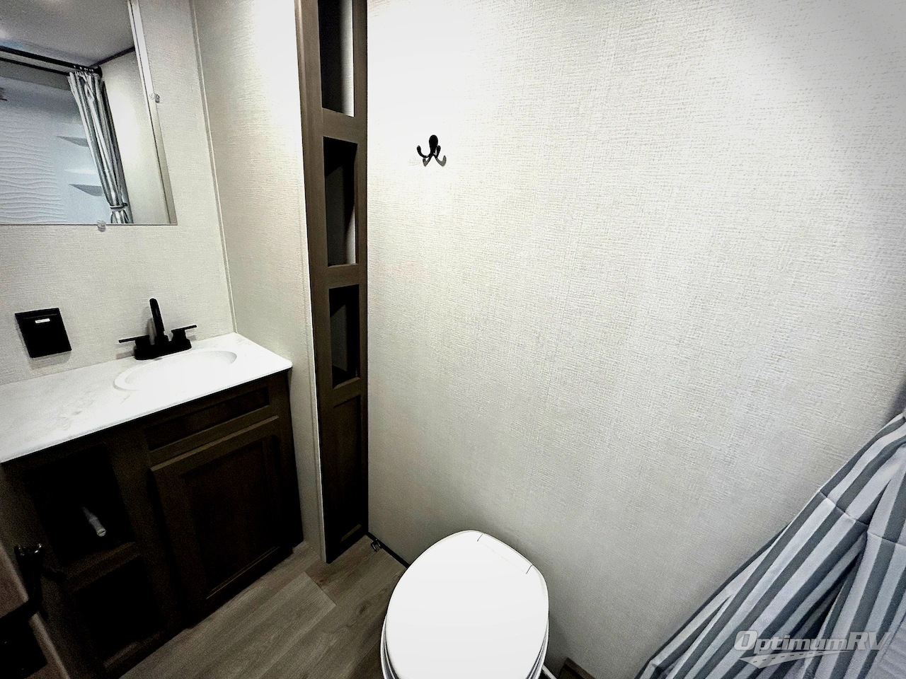 2025 Grand Design Transcend One 151RB Photo 9