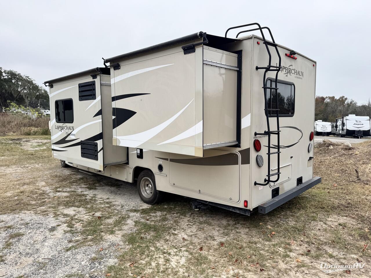 2015 Coachmen Leprechaun 260DS Ford 450 Photo 3