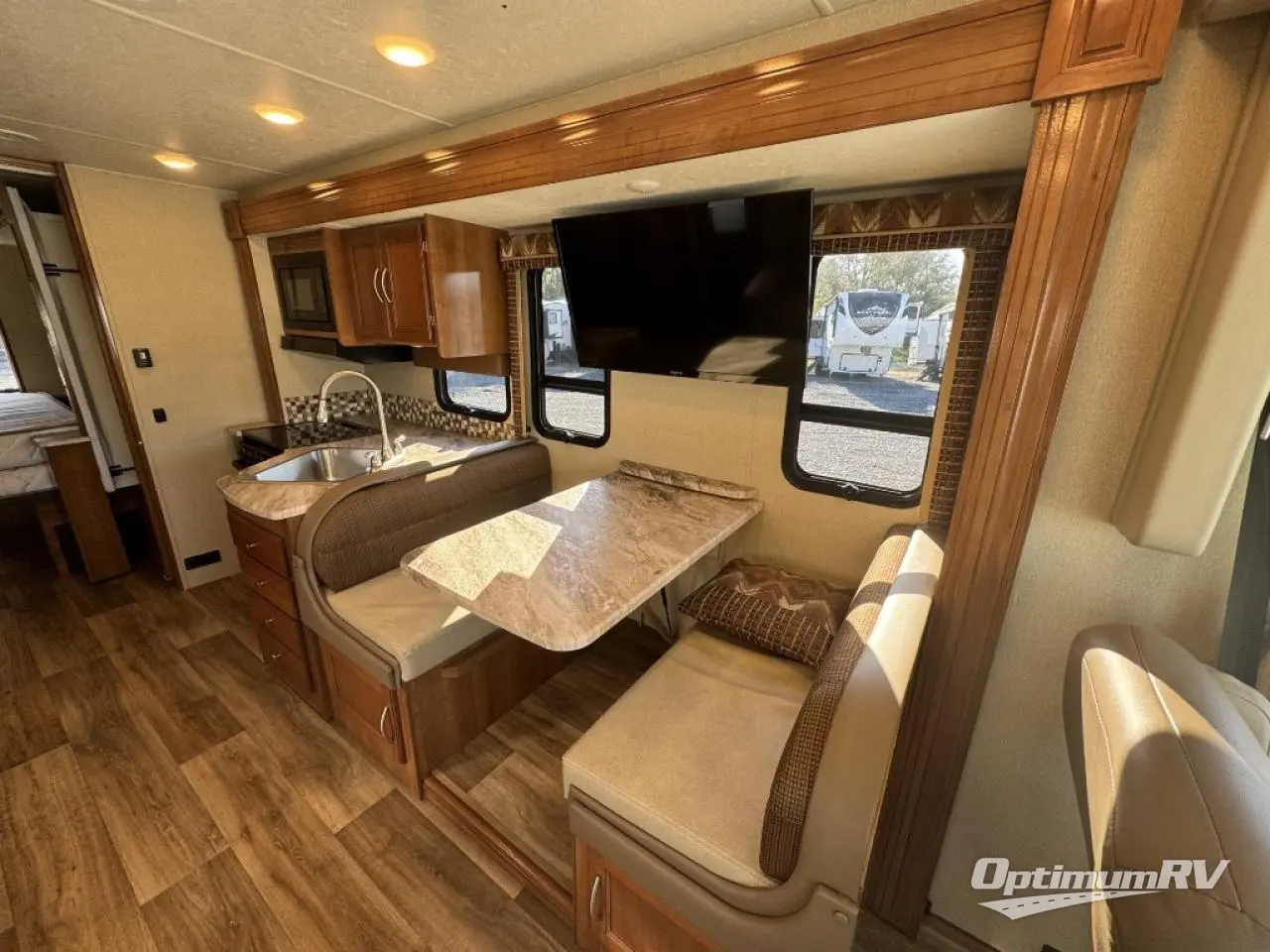 2019 Coachmen Pursuit 27DS Photo 8