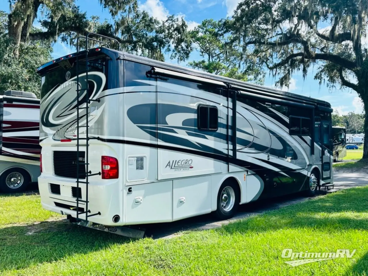 2016 Tiffin Allegro RED 33 AA Photo 2