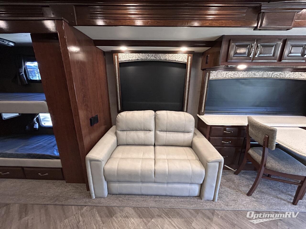 2018 Fleetwood Pace Arrow LXE 38N Photo 15