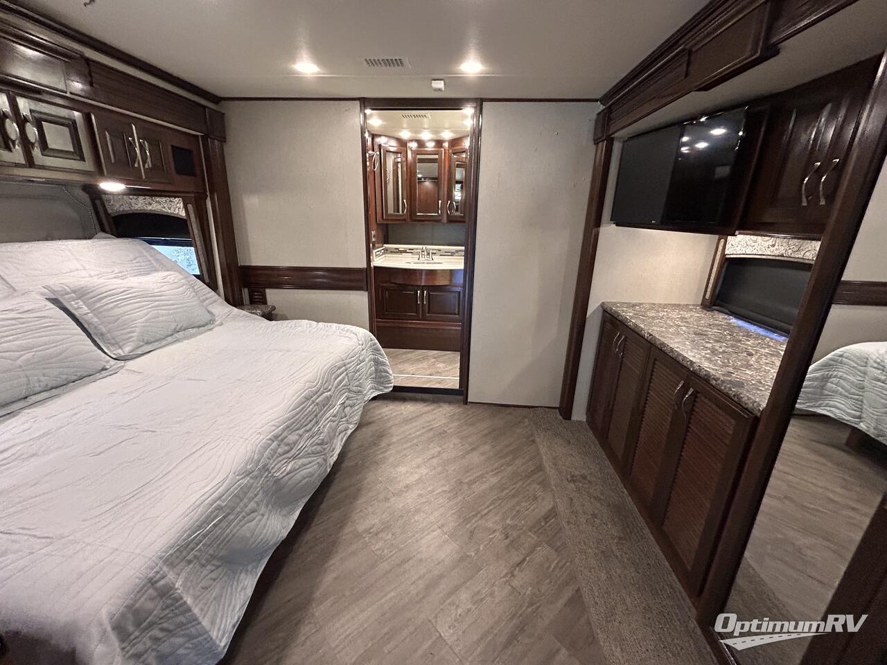 2018 Fleetwood Pace Arrow LXE 38N Photo 22