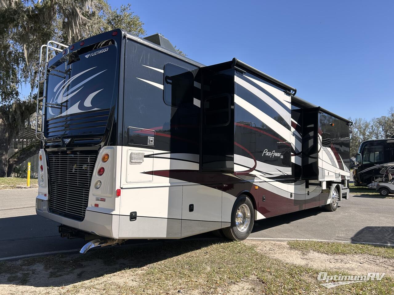 2018 Fleetwood Pace Arrow LXE 38N Photo 2