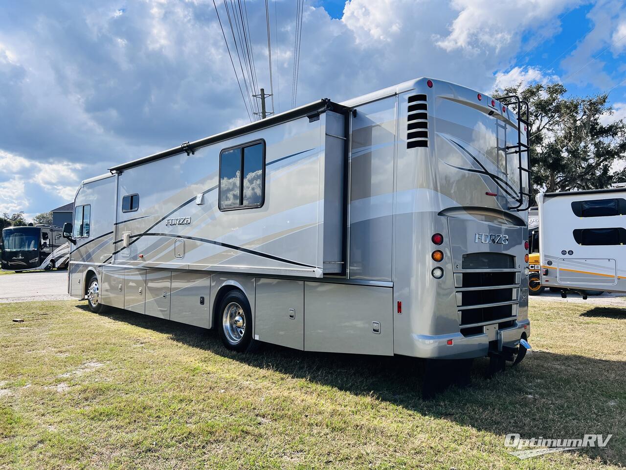 2016 Winnebago Forza 36G Photo 2