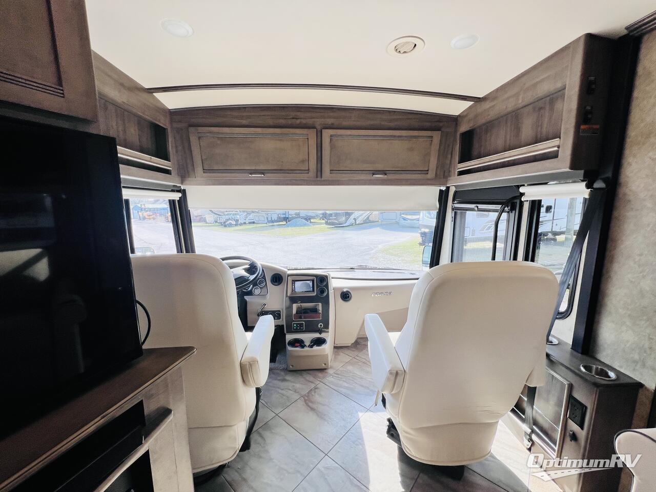 2016 Winnebago Forza 36G Photo 5