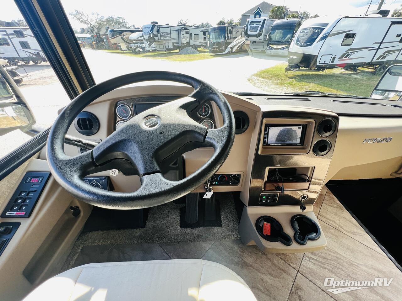 2016 Winnebago Forza 36G Photo 6