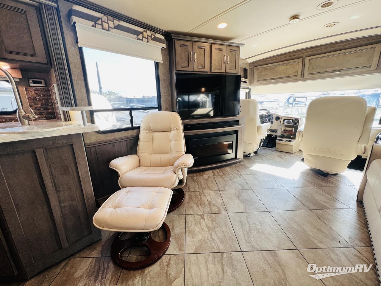 2016 Winnebago Forza 36G Photo 8