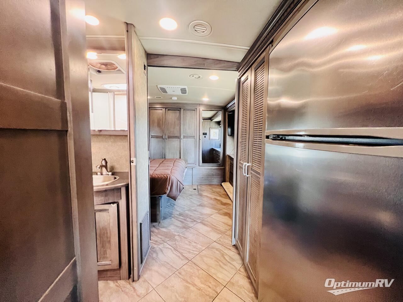 2016 Winnebago Forza 36G Photo 15