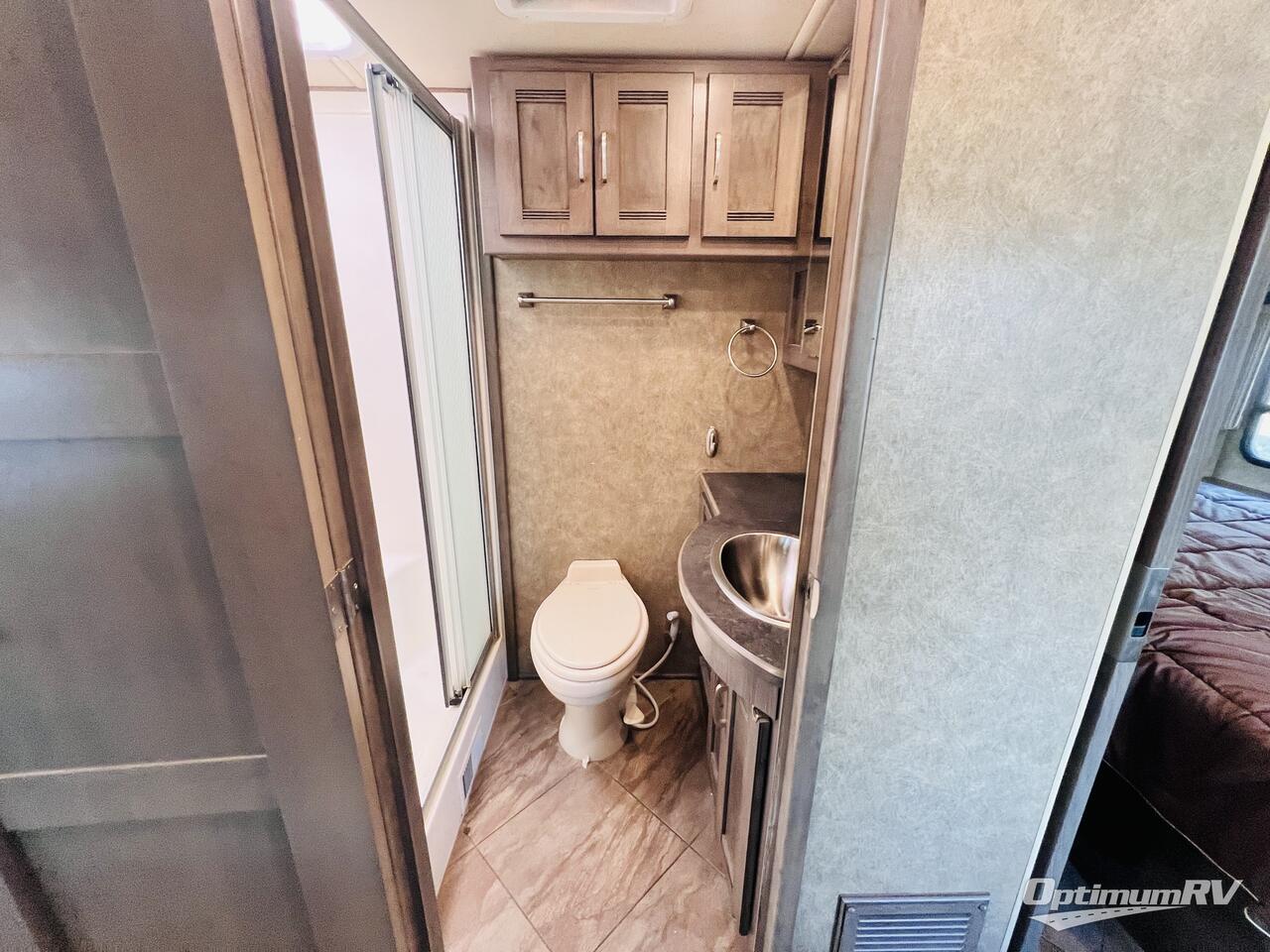 2016 Winnebago Forza 36G Photo 20