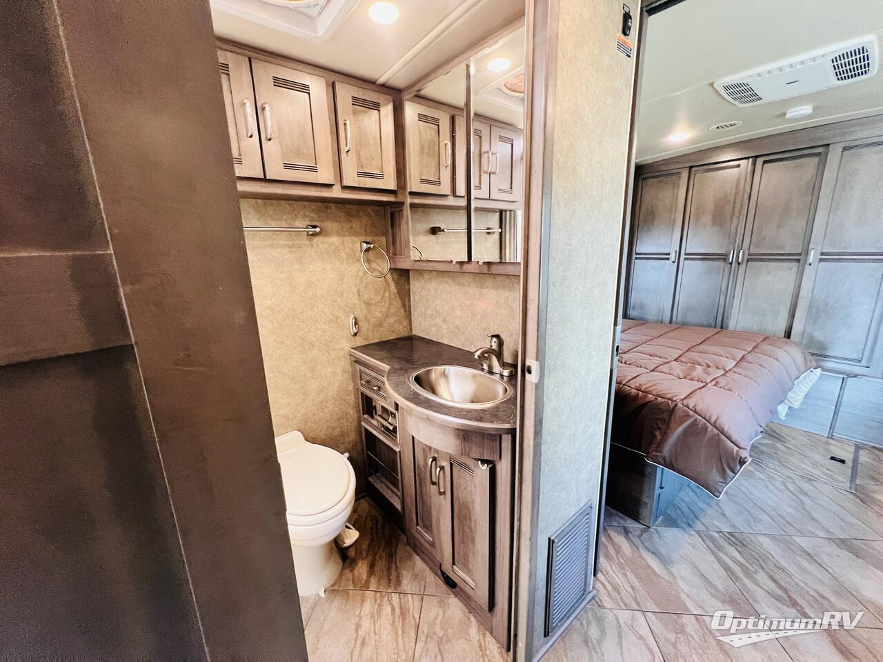 2016 Winnebago Forza 36G Photo 21