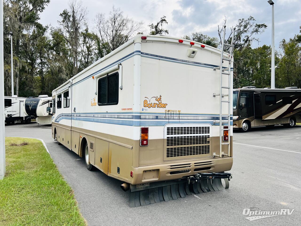 2000 Fleetwood Bounder Diesel 39Z Photo 3