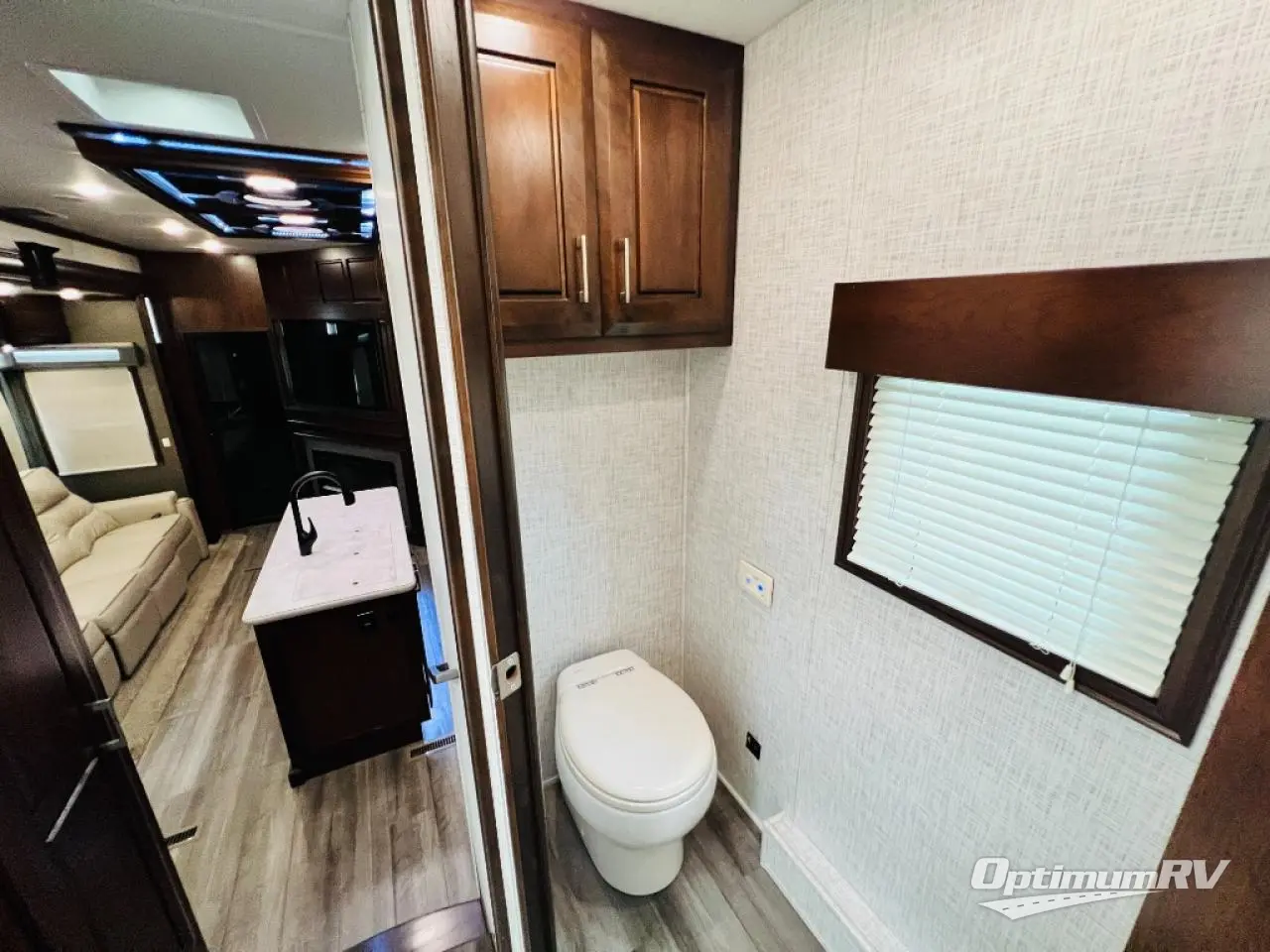 2021 DRV Luxury Suites FullHouse LX455 Photo 12