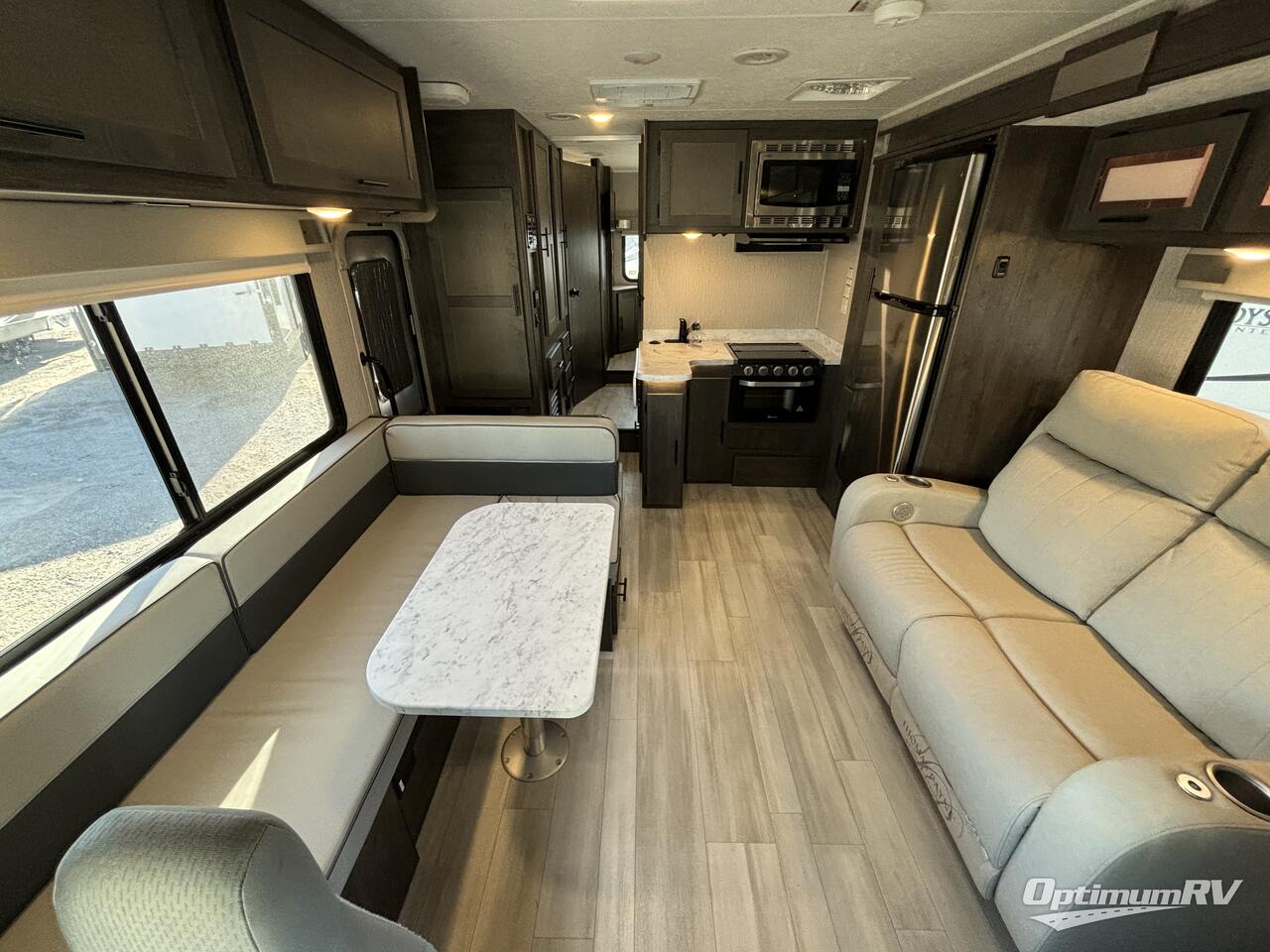 2022 Coachmen Leprechaun Premier 260DS Ford 450 Photo 8