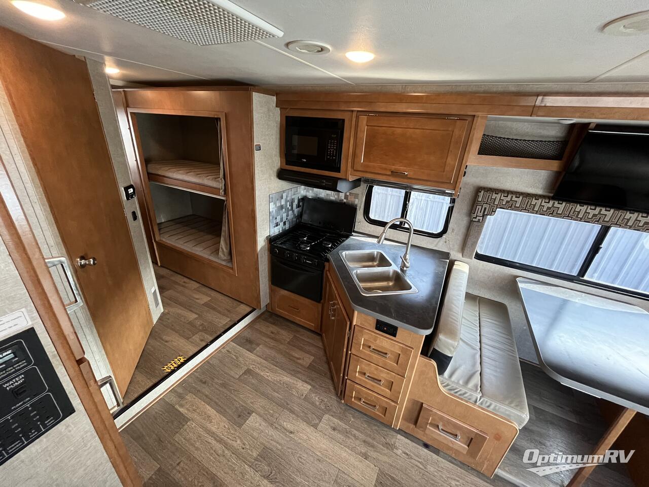 2019 Winnebago Minnie Winnie 31G Photo 6