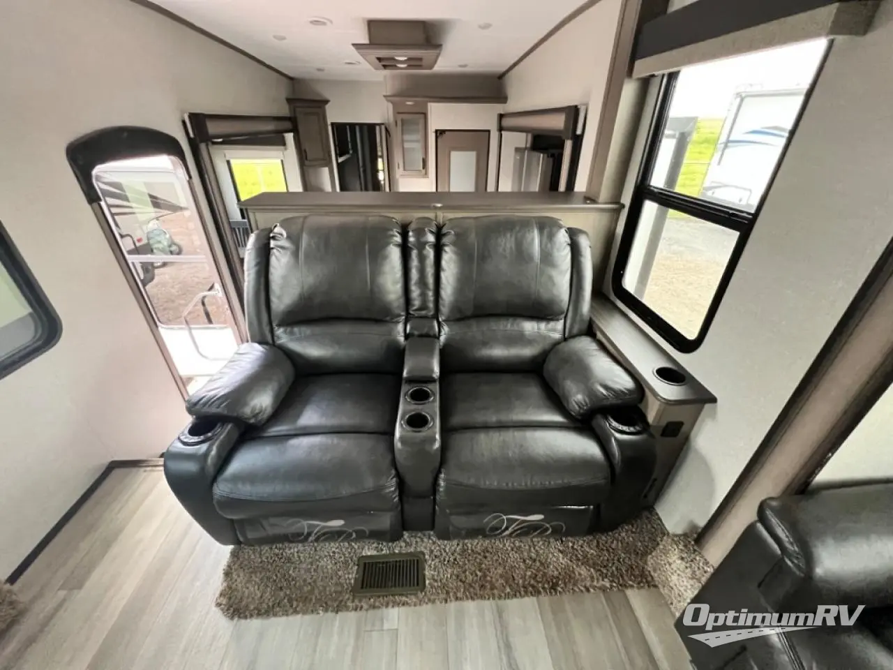 2022 Coachmen Chaparral 334FL Photo 15