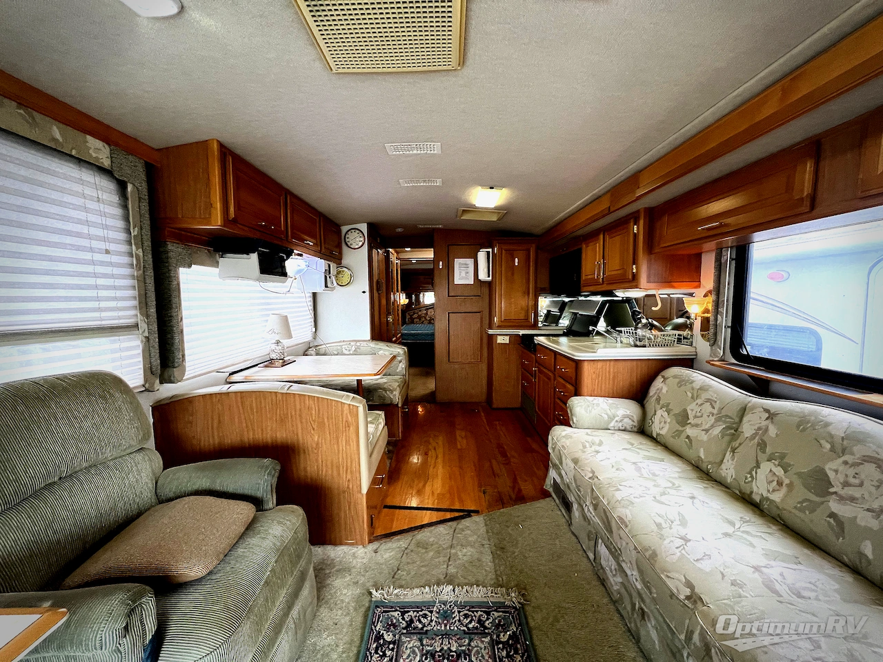1998 Fleetwood Discovery 36T Photo 2