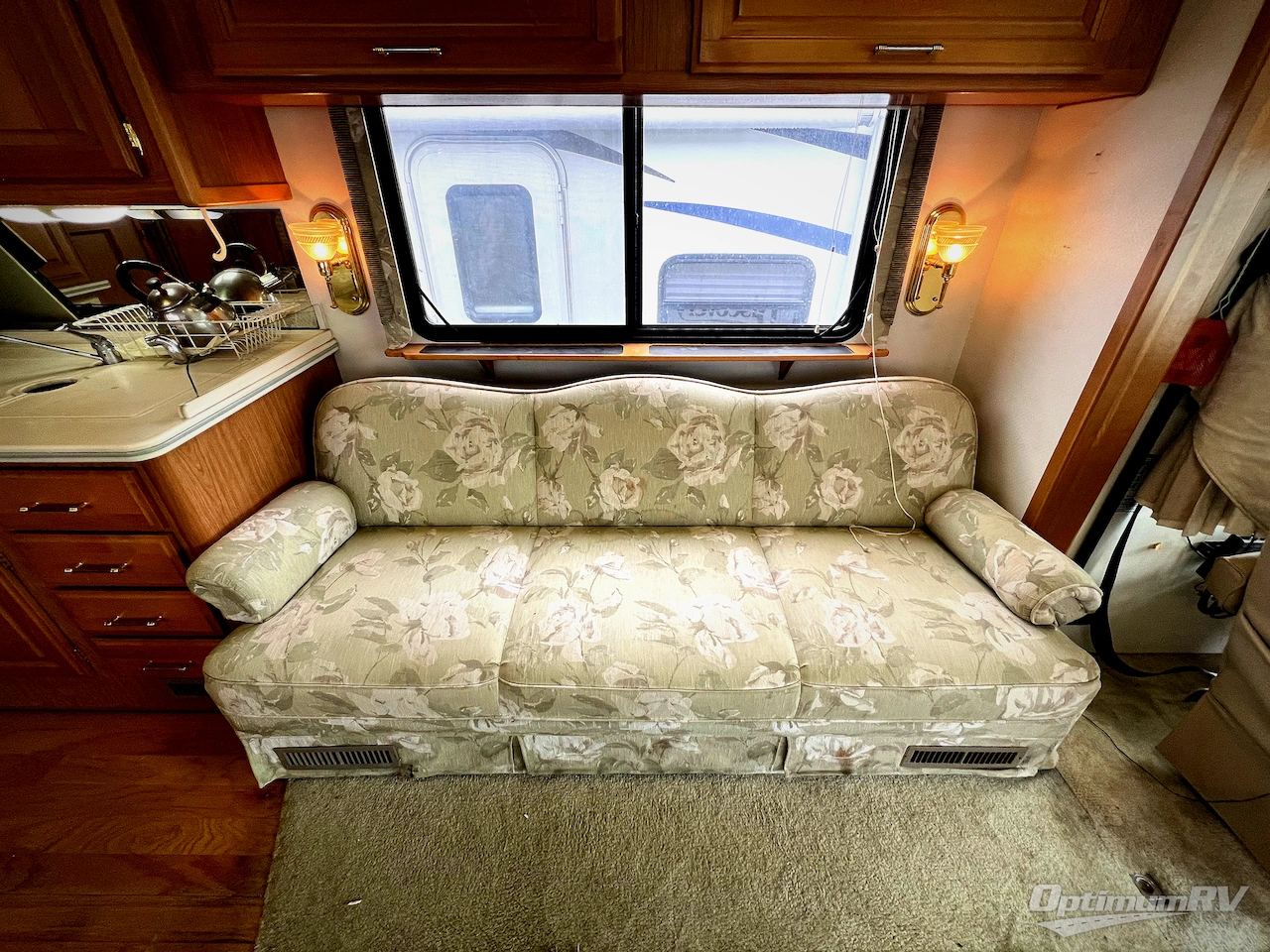 1998 Fleetwood Discovery 36T Photo 11