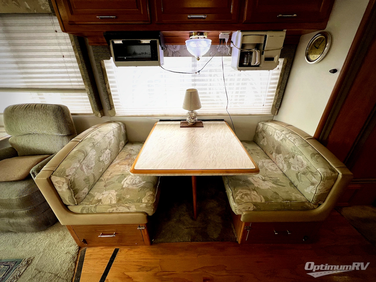 1998 Fleetwood Discovery 36T Photo 8
