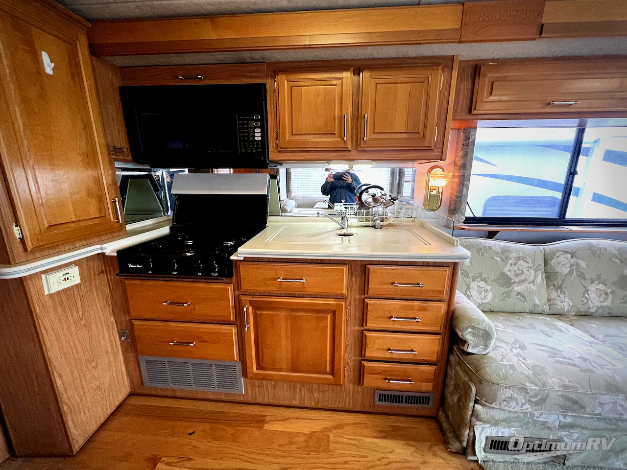 1998 Fleetwood Discovery 36T Photo 13