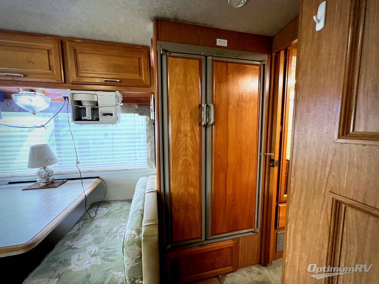 1998 Fleetwood Discovery 36T Photo 17
