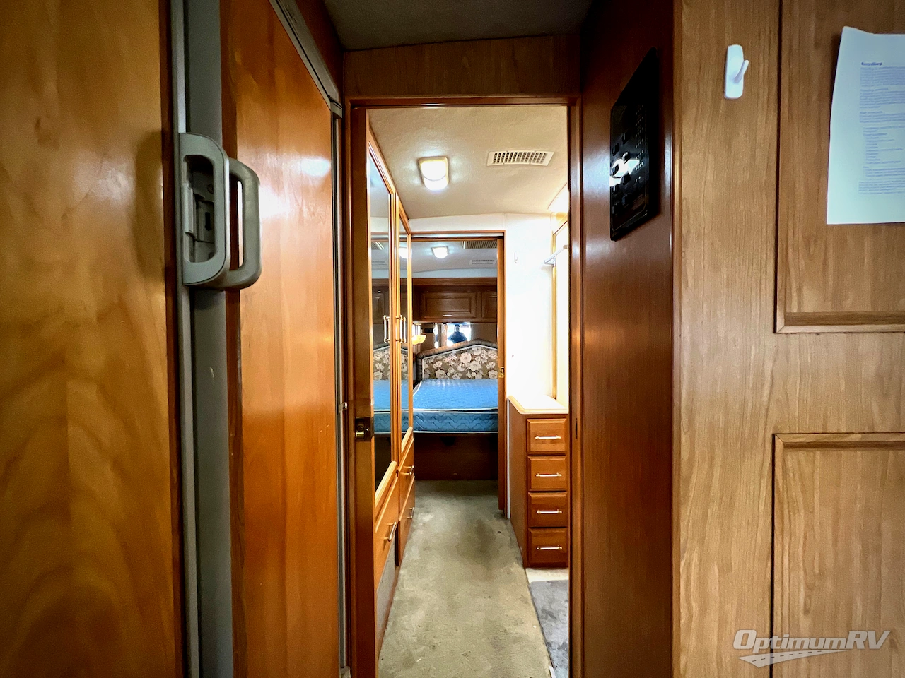 1998 Fleetwood Discovery 36T Photo 18