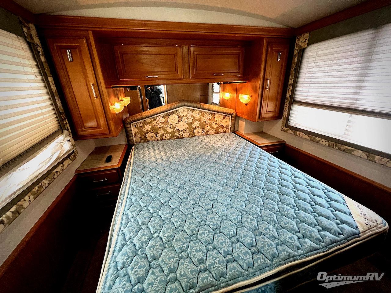 1998 Fleetwood Discovery 36T Photo 24