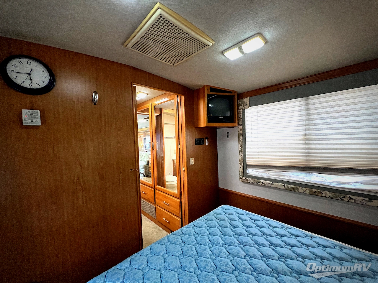 1998 Fleetwood Discovery 36T Photo 25