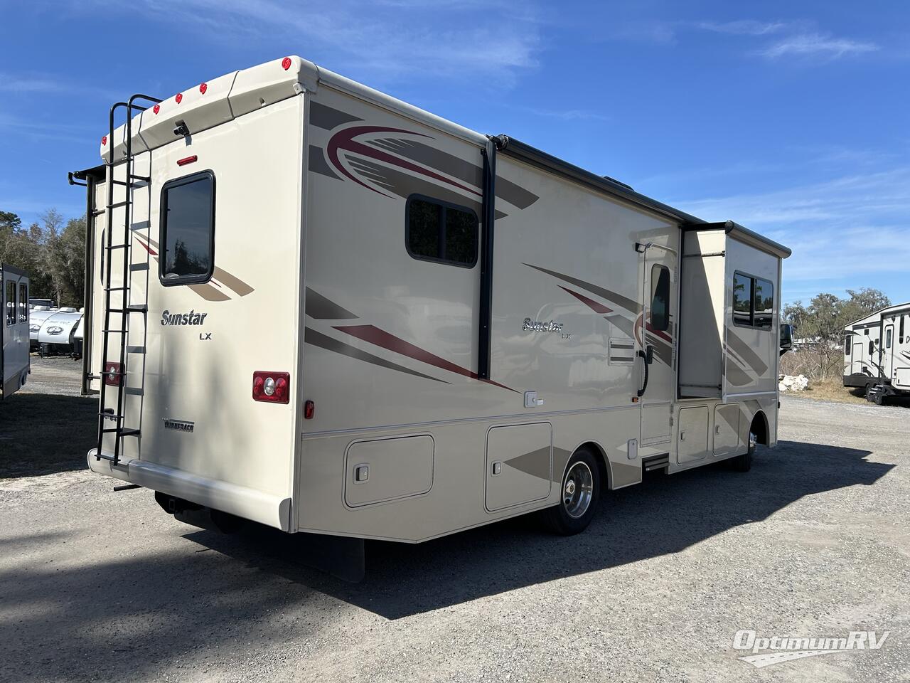 2017 Winnebago Sunstar LX 30T Photo 2