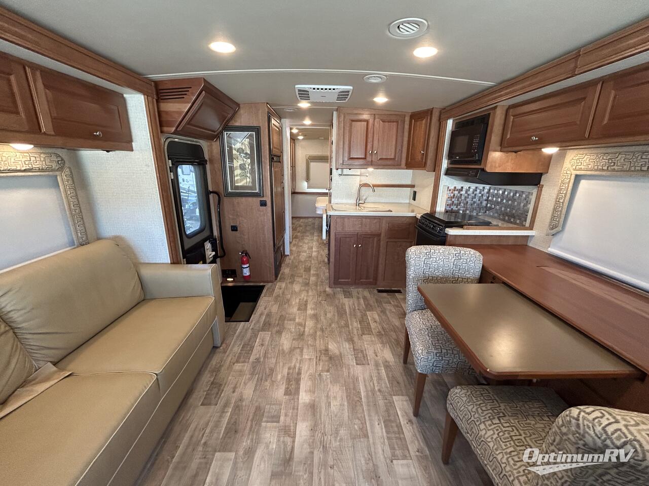 2017 Winnebago Sunstar LX 30T Photo 4