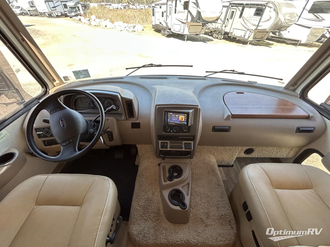 2017 Winnebago Sunstar LX 30T Photo 8