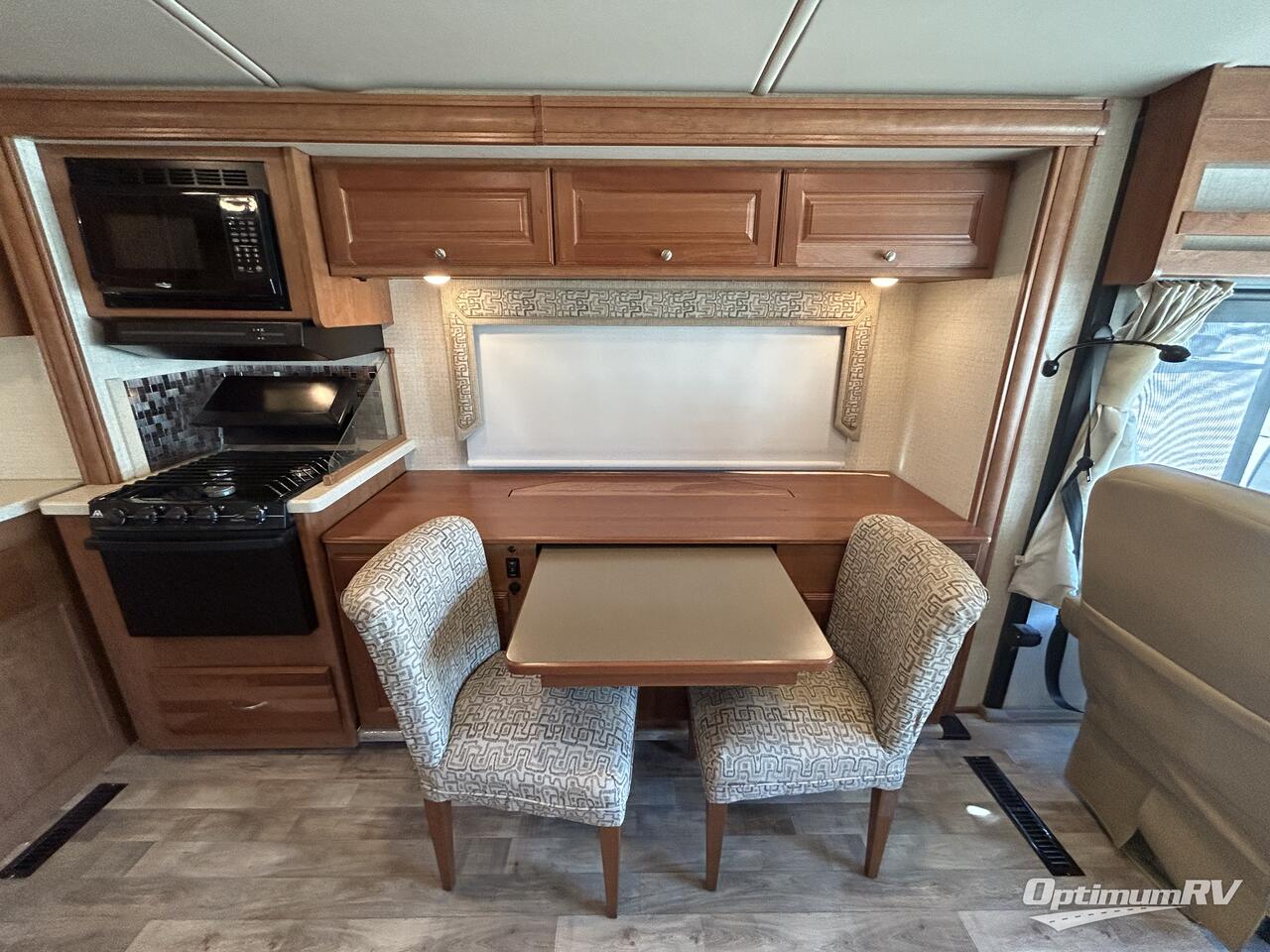 2017 Winnebago Sunstar LX 30T Photo 12