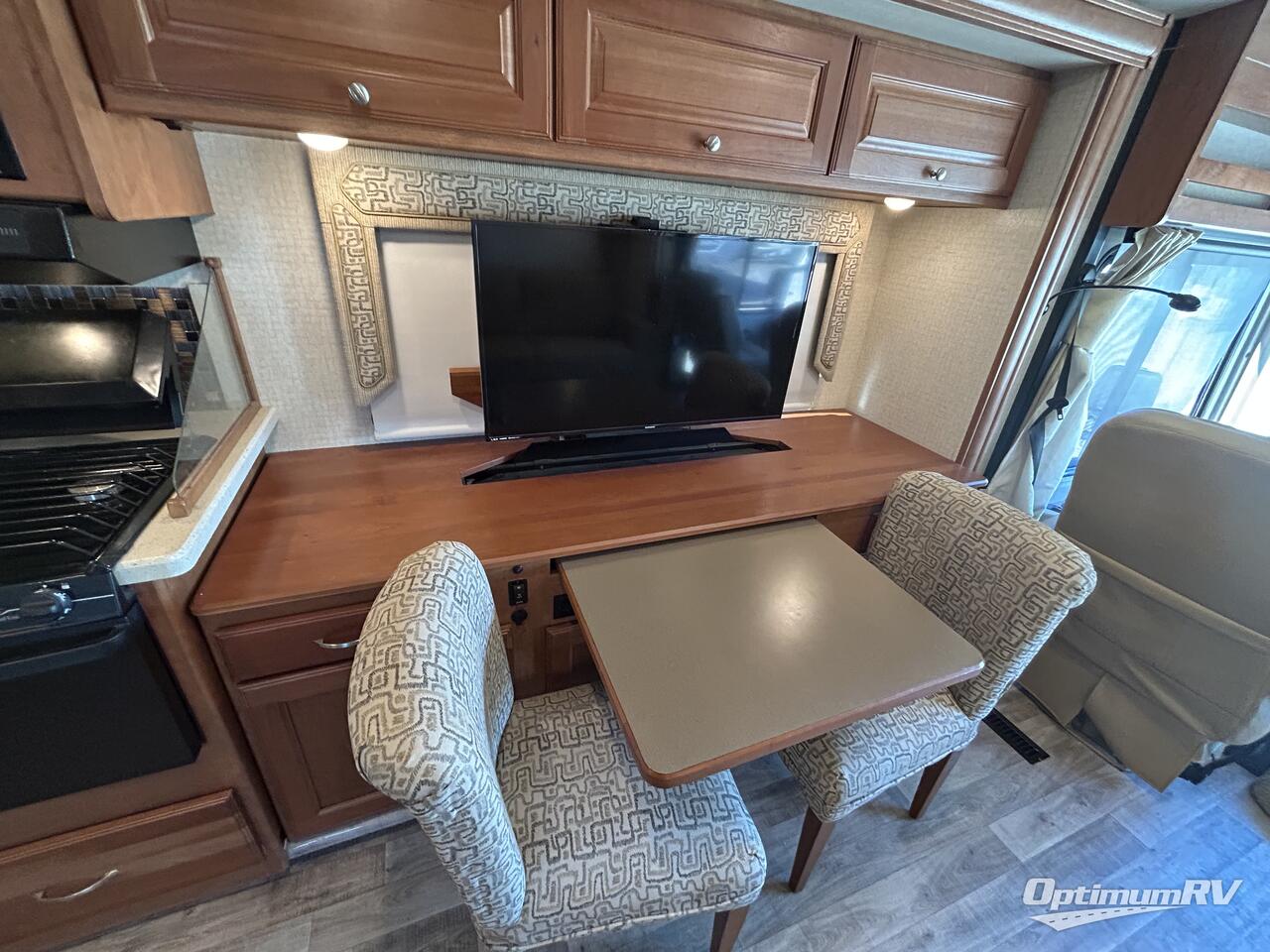 2017 Winnebago Sunstar LX 30T Photo 13