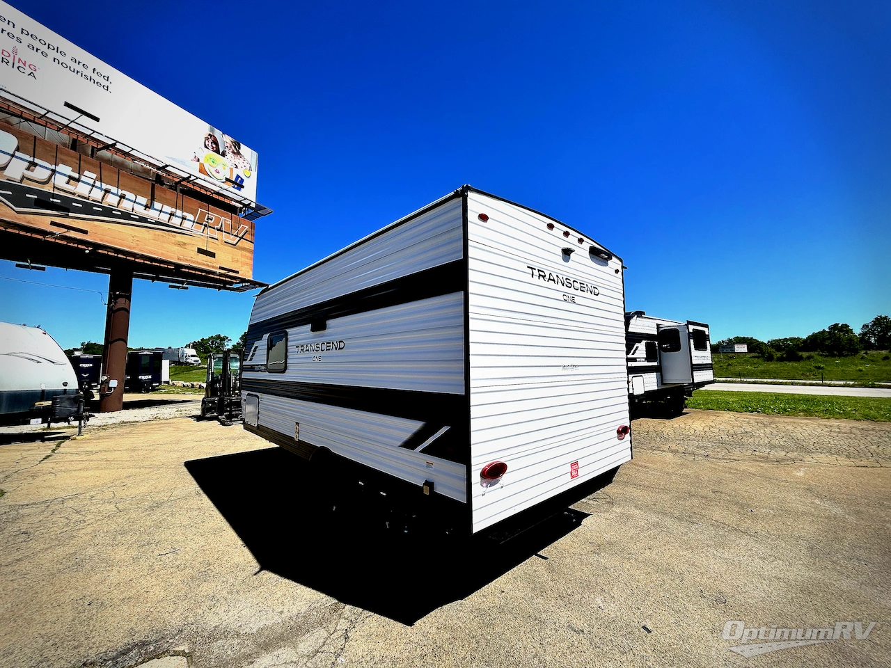 2025 Grand Design Transcend One 151RB Photo 6