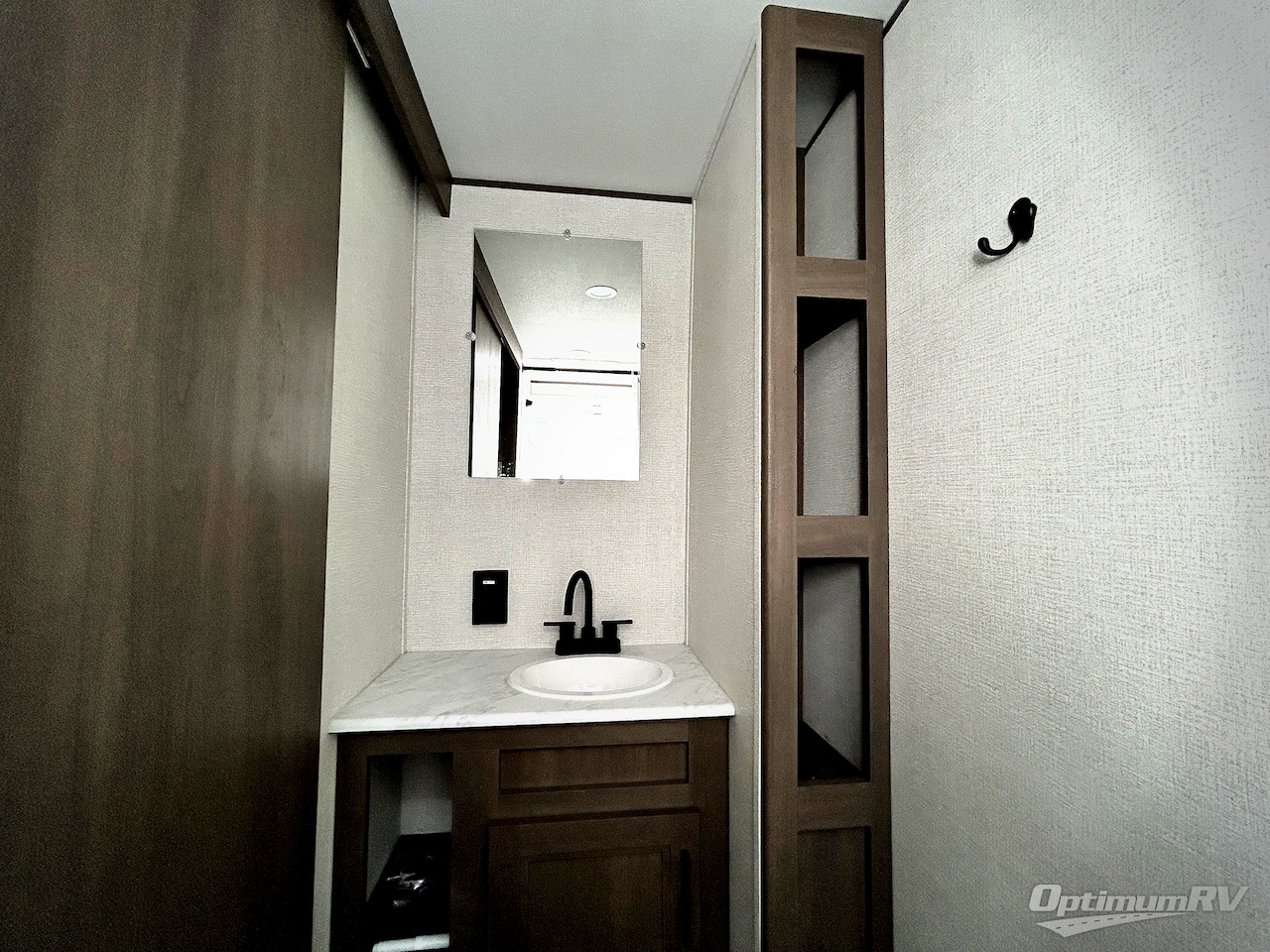 2025 Grand Design Transcend One 151RB Photo 14