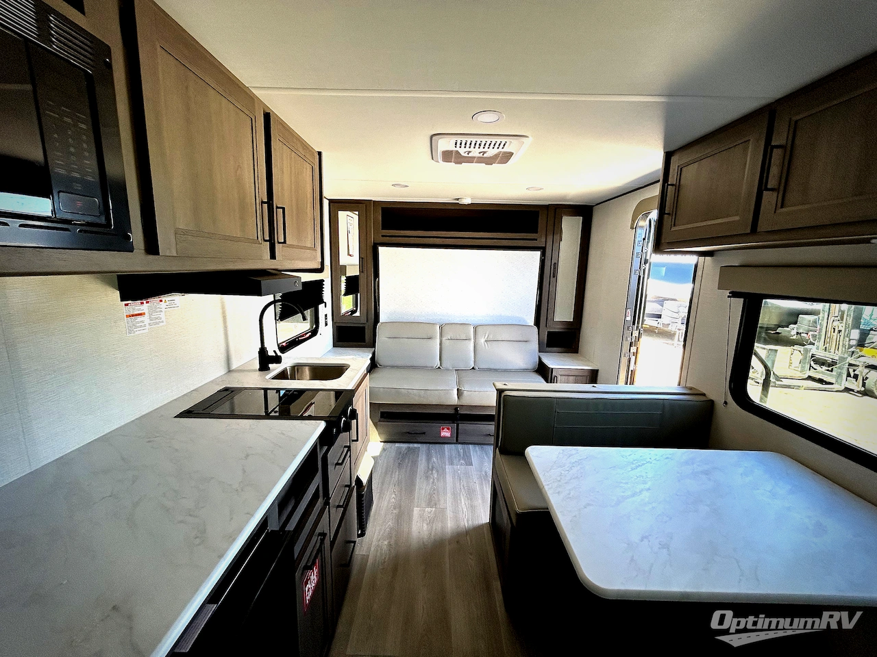 2025 Grand Design Transcend One 151RB Photo 5