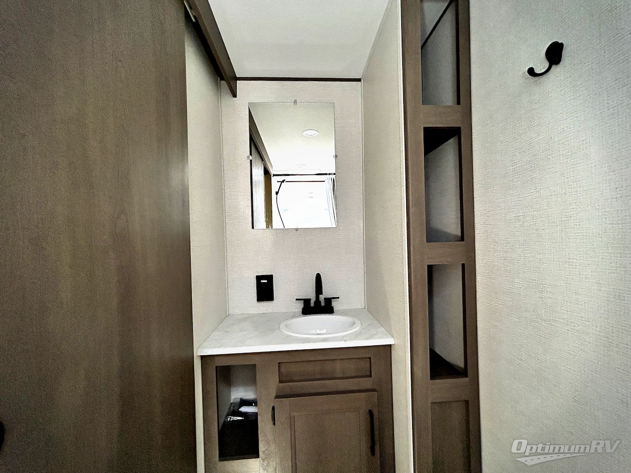2025 Grand Design Transcend One 151RB Photo 11