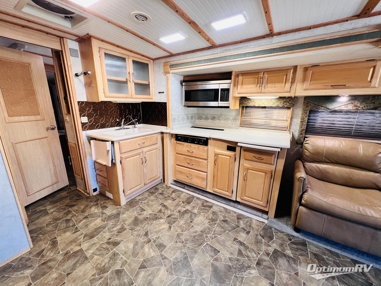 2005 Winnebago Journey 39F Photo 11