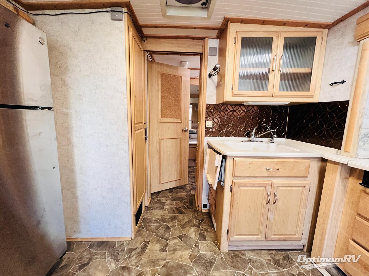 2005 Winnebago Journey 39F Photo 16